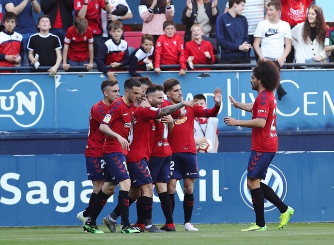 Fútbol/Liga 123.- (Crónica) El Sadar lanza al líder Osasuna