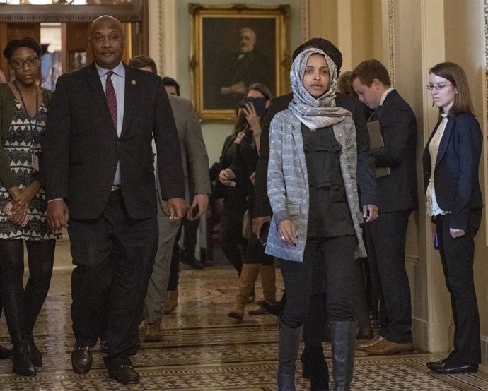 EEUU.- La congresista musulmana Ilhan Omar reivindica su patriotismo frente a la