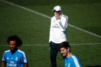 Zidane: "Hay muchos jugadores en el Real Madrid para hacer caja"