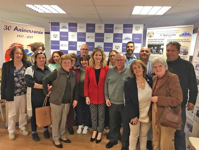 Np Y Foto Reunión Ana Mestre Con Aavv Solidaridad Jerez