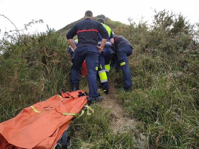 Evacuada una senderista lesionada en una zona de monte de Pedredo (Arenas de Iguña)