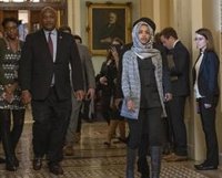 La Casa Blanca defiende que Trump "no actuó con mala intención" al criticar a la congresista musulmana Ilhan Omar