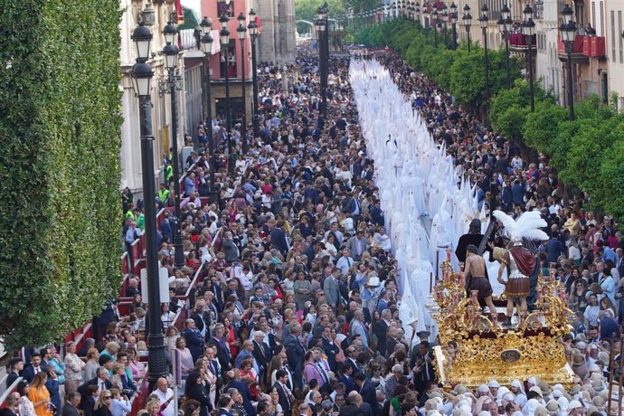Semana Santa Sevilla 2019. Hermandad de la Paz desde la plaza de San Francisco