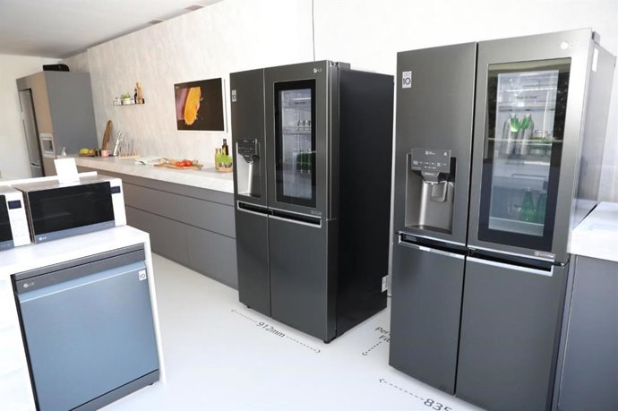 LG presenta su frigorífico InstaView que muestra su interior al hacer 'toc toc' en el cristal