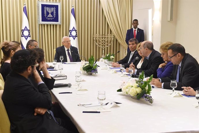 Israeli president begins party consultations for new government