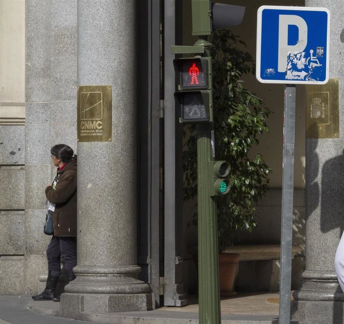 Economía/Energía.- La CNMC acusa a las comercializadoras de electricidad de cambiar contratos sin consultar al cliente