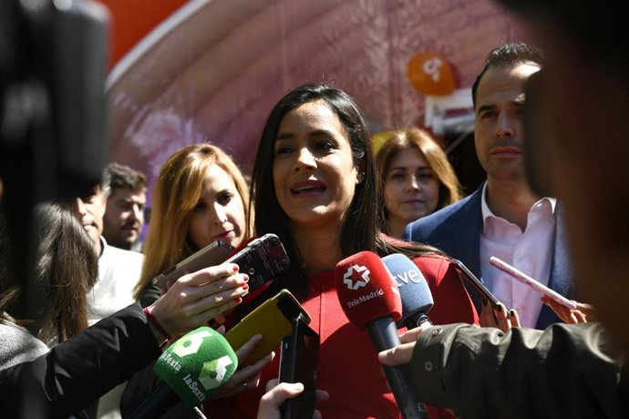 En Madrid la candidata de Ciudadanos a la Alcaldía de Madrid y el candidato a la Presidencia de la Comunidad de Madrid visitan el 'Espacio Ciudadano'