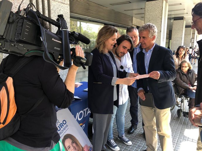 28A.- Maria Salom Aposta Per "La Defensa De la Seguretat" En El seu Quart Dia De Campanya A peu De Calle