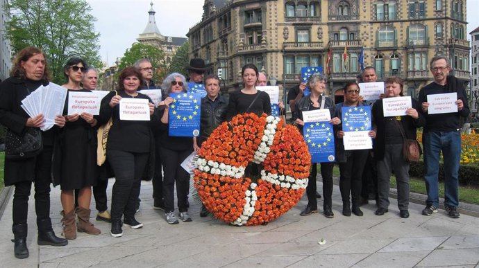 Ongi Etorri Errefuxiatuak denuncia la "pasividad" de los gobiernos europeos ante el "holocausto" en el Mediterráneo