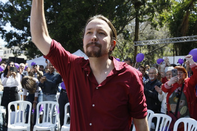 Unas 300 personas asisten al acto de Pablo Iglesias en Palma