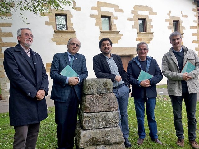Kronista arabiarrek utzitako Vasconiaren historiari buruzko testuak "birpentsatzeko" liburua aurkeztu du Euskaltzaindiak