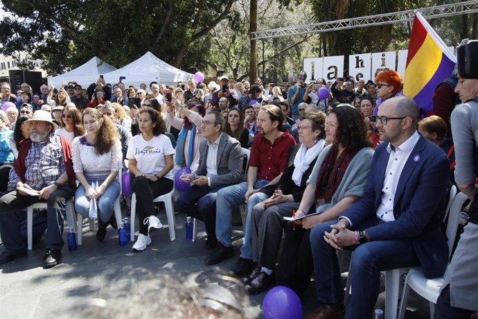 El candidato de Unidas Podemos a la presidencia del Gobierno, Pablo Iglesias, participa en un encuentro en Palma de Mallorca sobre precariedad laboral y vivienda
