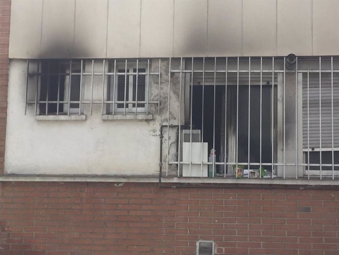 Sucesos.- Rescatan a dos adolescentes de un piso incendiado en Moratalaz