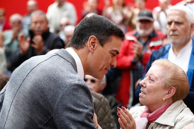 Pedro Sánchez participa en un acto en el Centro Municipal de Mayores Juan Muñoz de Leganés (Madrid)