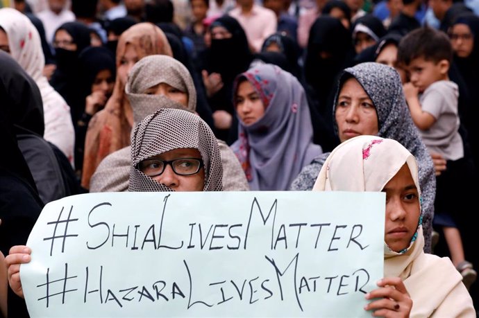 Pakistán.- Los hazaras mantienen su sentada por tercer día para reclamar protección tras el atentado en Quetta