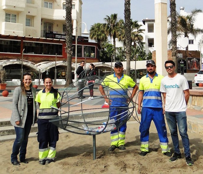 Málaga.- Turismo.-Una campaña del Ayuntamiento de Benalmádena conciencia contra la contaminación por plásticos en el mar