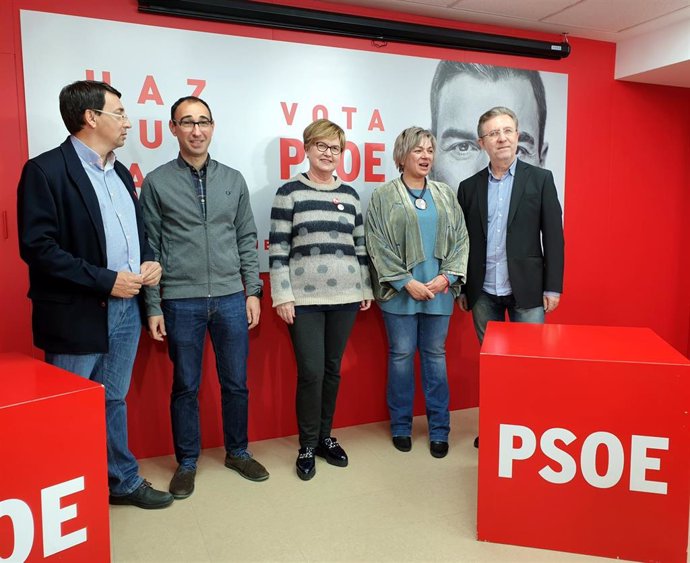 FOTO. FIRMA:EP. Los socialistas Fernando Pablos, David Serrada, Isaura Leal, Elena Diego y Fidel Francés, de izquierda a