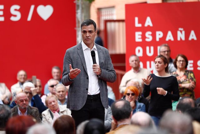 Pedro Sánchez participa en un acto en el Centro Municipal de Mayores Juan Muñoz de Leganés (Madrid)