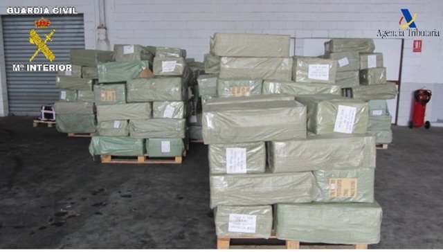 Sucesos.- Descubren 56.000 gafas "falsas" de conocidas marcas en un contenedor de mercancías en el puerto de Melilla