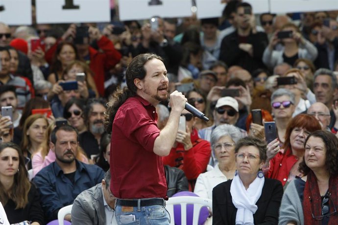El candidato de Unidas Podemos a la presidencia del Gobierno, Pablo Iglesias, participa en un encuentro en Palma de Mallorca sobre precariedad laboral y vivienda