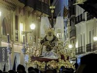 Un juez abre diligencias por el fajín de Franco de la virgen de una Hermandad de Sevilla