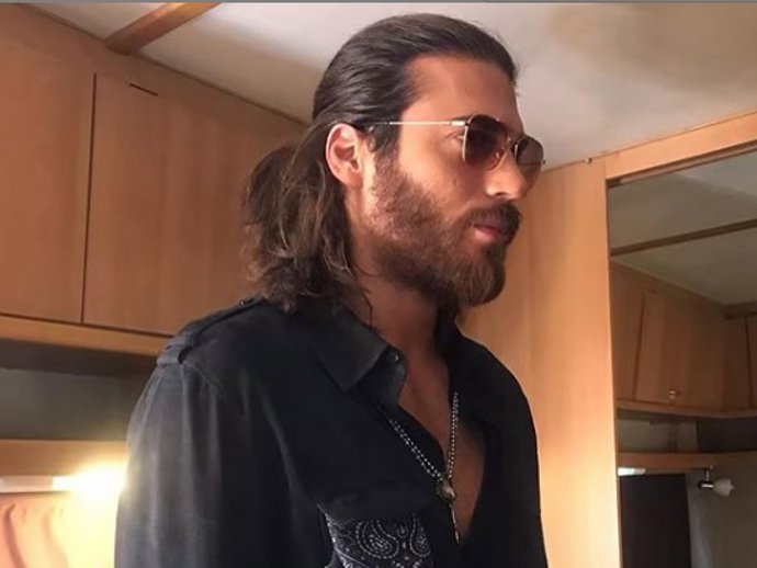 Can Yaman, así es el protagonista que ha enamorado a la audiencia de 'Erkenci Kus'