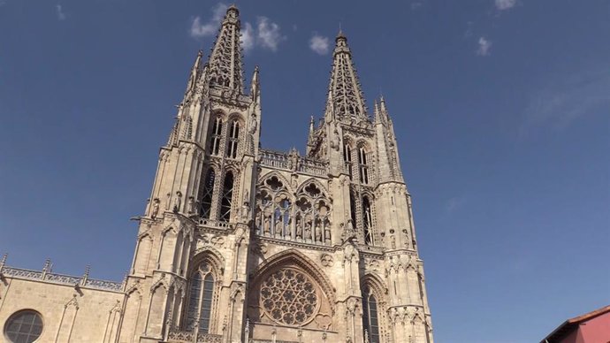 Burgos vive con intensidad el incendio de Notre Dame, "madre" de la Catedral de Santa María