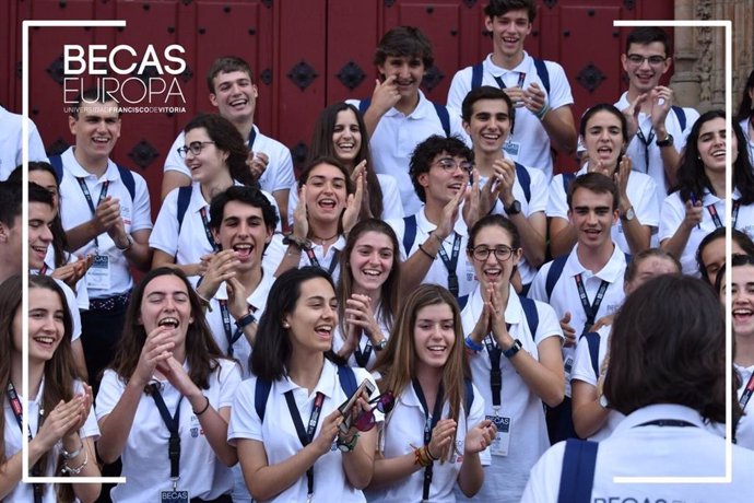 La Universidad Francisco de Vitoria y el Banco Santander eligen a 50 estudiantes "brillantes" para las Becas Europa