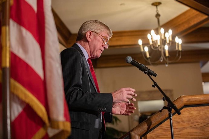 Republican Bill Weld announces presidential bid