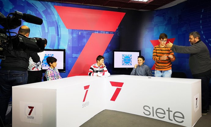 Granada.- Escolares graban un programa de televisión con Guadalinfo Albuñuelas