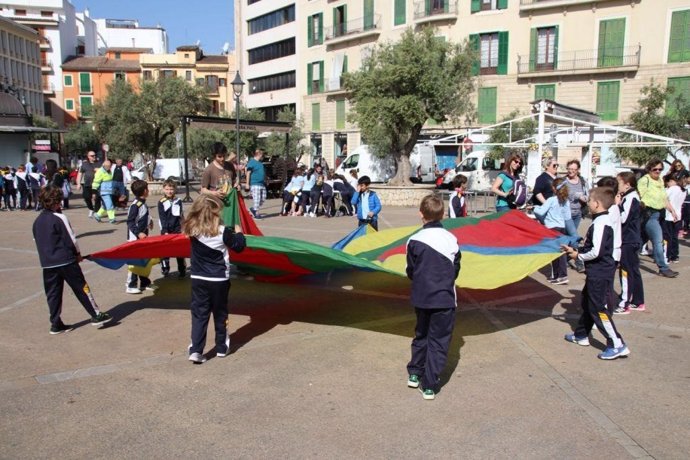 El programa 'L'escola al mercat' finalitza amb una 'yincana' per promocionar la dieta mediterrnia per 120 alumnes