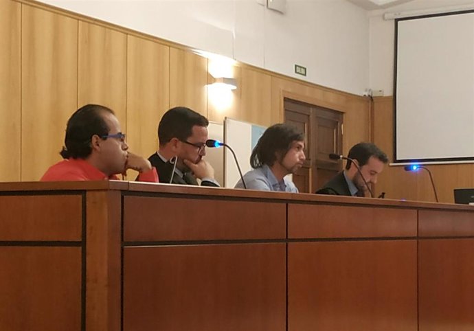 Trib.- Juicio este martes contra tres acusados de robar y atar de pies y manos a la compañera de piso de uno de ellos