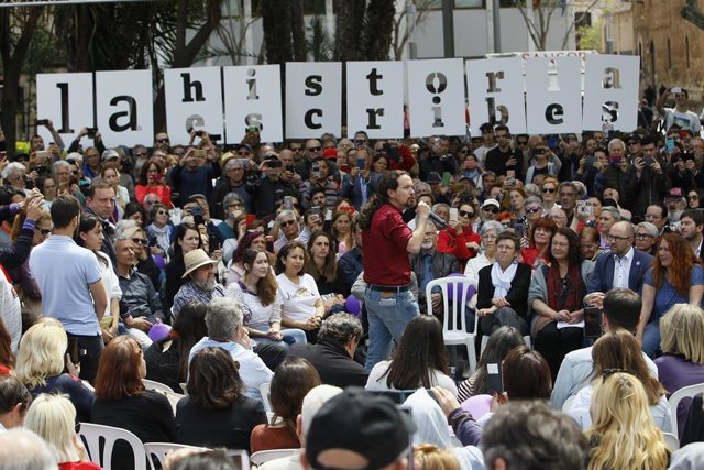 El candidato de Unidas Podemos a la presidencia del Gobierno, Pablo Iglesias, participa en un encuentro en Palma de Mallorca sobre precariedad laboral y vivienda