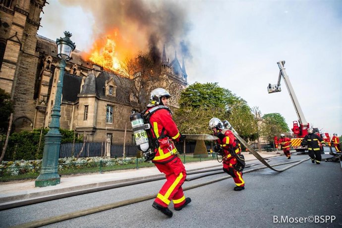 El Ayuntamiento de Toledo califica de "catástrofe" el incendio en la catedral de Notre Dame  