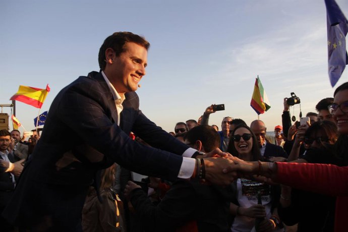 Rivera insta a Sánchez a aclarar en el debate si indultará a los separatistas o estará "con el Estado de Derecho"