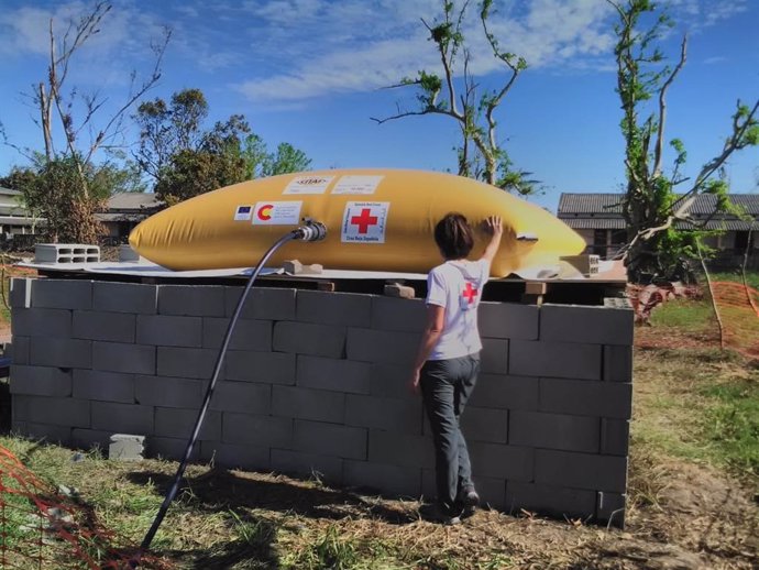 Cruz Roja distribuye más de 190.000 litros de agua segura a las personas afectadas por el ciclón Idai en Mozambique