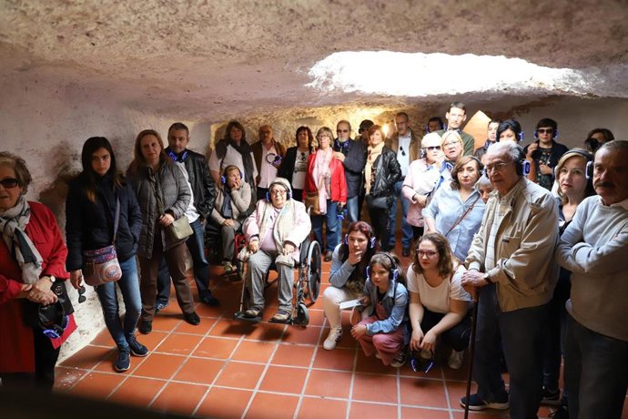 Paterna Realiza La Primera Ruta Turística Guiada Por Las Cuevas De Almodóvar