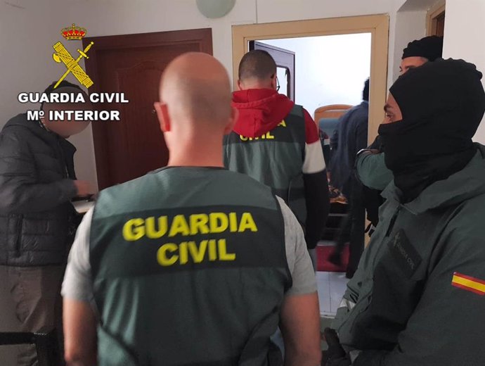 Successos.- Detenen en Eivissa a nou presumptes autors de robatoris amb violncia en cases de la Illa