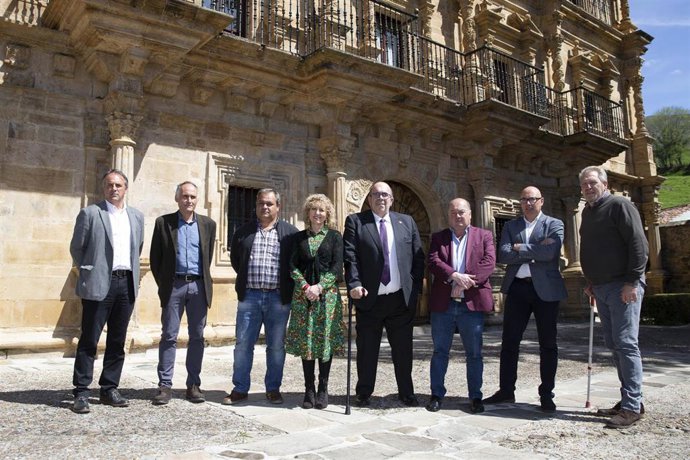 Oria propone crear un consejo asesor para luchar contra el despoblamiento rural de Cantabria