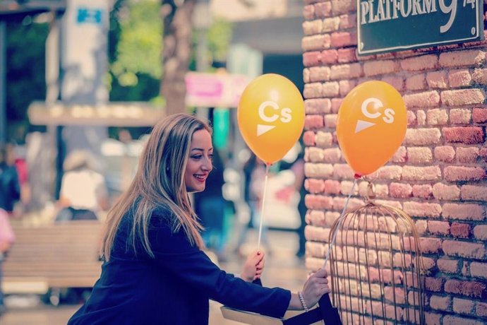 Valencia.- La Fallera Mayor de 2018, Rocío Gil, irá en la lista de Ciudadanos al Ayuntamiento