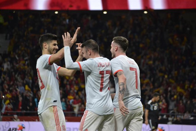 Iago Aspas, Saúl Ñíguez y Marco Asensio celebrando un gol