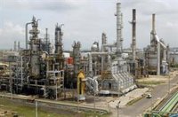 La petrolera estatal de Colombia activa un plan de contingencia ante los ataques contra uno de sus oleoductos