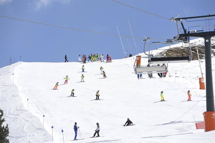Las últimas nevadas permiten abrir 21 estaciones en el inicio de la temporada de Semana Santa, entre ellas Alto Campoo