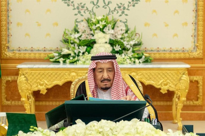 Saudi King Salman chairs cabinet meeting in Riyadh