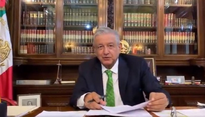 Estos son los detalles del polémico memorándum firmado por López Obrador para paralizar la reforma educativa