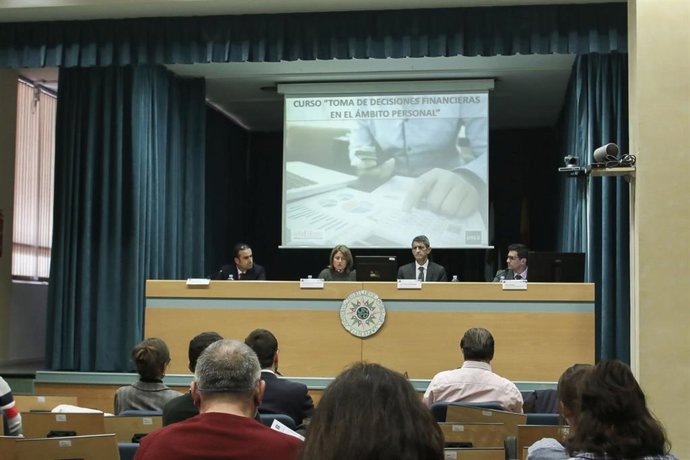 Málaga.- Unicaja.- La tercera edición del curso 'Toma de decisiones financieras' de Edufinet reúne a 200 participantes