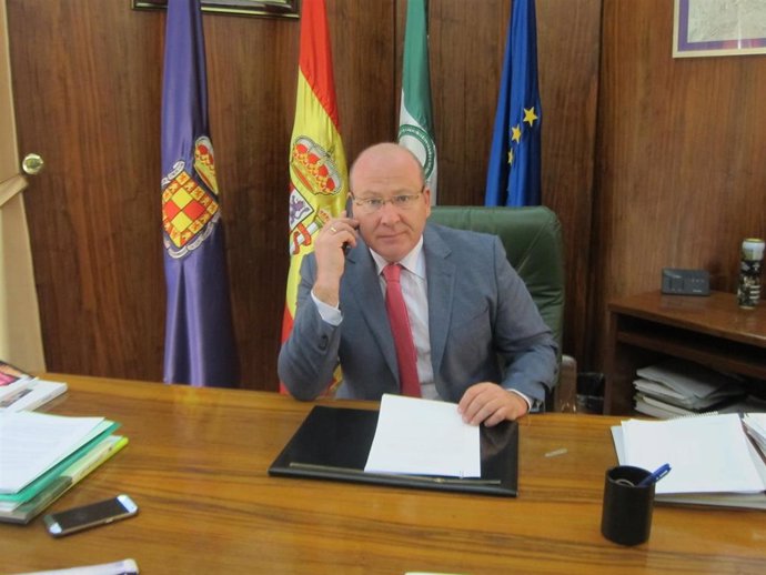 Jaén.-Alcalde dice que Cámara de Cuentas fiscaliza a efecto contable: "En derecho sabe igual que yo en física y química"