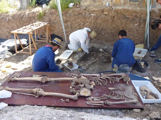 CádizAlDía.-Memoria.- Diputación aportará 15.000 euros para continuar la exhumación de fosas comunes en San Fernando
