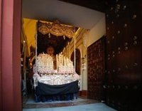 Juanma Moreno respeta la decisión de Hermandad del Baratillo de que la Virgen de la Caridad vista el fajín de Franco