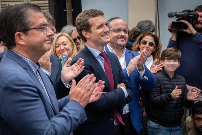 El presidente nacional del PP, Pablo Casado, visita Tarragona y las instalaciones de Air-med en Reus